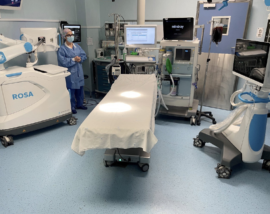 A equipa da patologia do joelho do Hospital de Barcelos, formada pelo Dr. Luís Miguel Silva e pelo Dr. Tiago Frada, integra tecnologia robótica